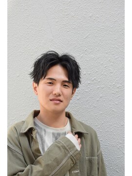 クオンヒール(QUON HEAL) 波打ちパーマ刈り上げセンターパートショート