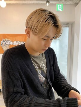 ルーム(Loom.) 韓国風刈り上げマッシュセンターパートミルクティーベージュ