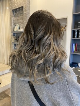 ジゼル 小倉(GiseL) グレーグラデ【かじ】/ GiseL小倉@kaji_de_experiences