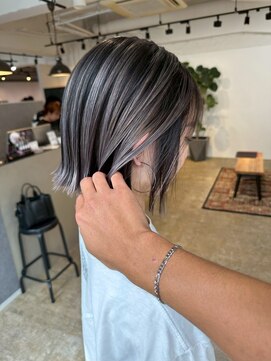 メリー オオサカ(Merly Osaka) smoky silver balayage