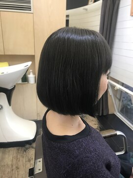 ヘアーギャラリー インディ(hair gallery indy) ネイビー系ボブ