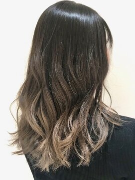 ワンズ(One’s) グラデーションカラー×アッシュベージュ