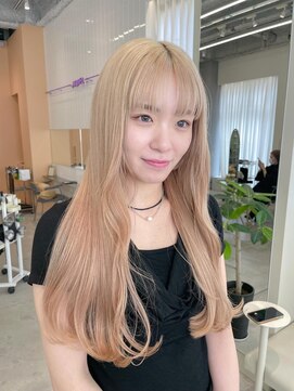 ユーリ(JUURI) ブロンド / 抜きっぱなし / ロングヘア