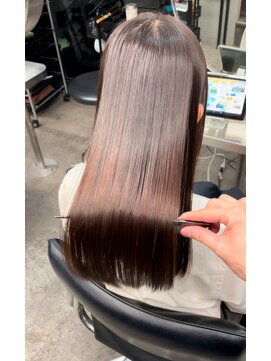 ジーナ 池袋(Zina) 巻かずに目を引く艶髪に