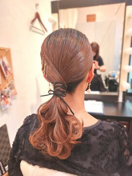 ブラウ ネイル パーティー(Blau Nail Party) 大人可愛い!タイトポニー