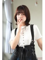 リベラル(liberal) 外ハネ　くびれレイヤ－ボブ　くすみベージュ【20代/30代】