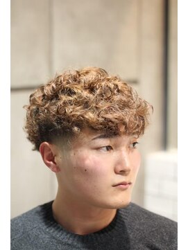 キングスマントーキョー 立川北口店(KINGSMAN TOKYO) アップバング / ツーブロック / スキンフェード 【立川】