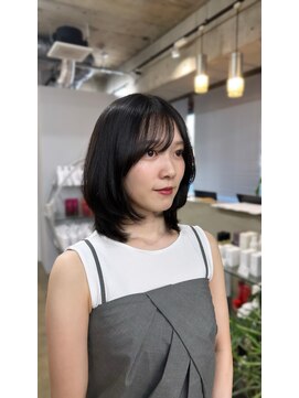リラ バイ クオーレ(LIRA by CUORE) ～酸性縮毛矯正とレイヤーボブ～