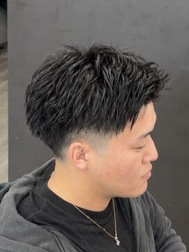 グリードヘアー(greed hair) ツーブロック刈り上げアップバングショート
