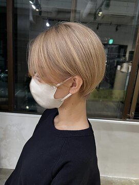 メリー オオサカ(Merly Osaka) ハイトーン コンパクトショートスタイル_white blond beige_