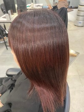 クララ バイ マニスオブヘアー(CLALA by Manis of hair) ブラウンレッド/艶髪/ストレートロング