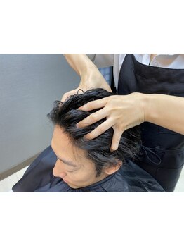 【平日20時まで営業】仕事帰りに立ち寄れるメンズの味方！≪カット+頭皮オイルクレンジングケア 5600円～≫