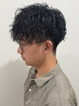 ヒュイル バイ ニアウ(Hwyl by Niau) メンズマッシュパーマツイストパーマスパイラルパーマ刈り上げ