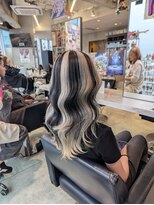 トーキョー オタクヘアー(TOKYO OTAKU HAIR) デザインカラー/ブリーチカラー/ストライプ/抜きっぱなし/黒