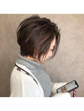 バース プレイス(BIRTH PLACE) 束感前下がりショートボブ