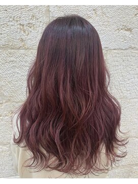 アンフィ 金沢文庫(Anphi) 可愛さ溢れるボルドーピンク