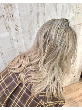 ハグ 横浜(HUG) シャドールーツ バレイヤージュ ホワイトブロンド