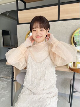 シー(thee) ショートボブ