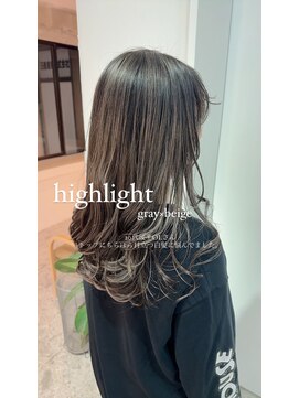 スー(suu) さきへあすなっぷ/白髪ぼかしハイライト/グレイッシュベージュ