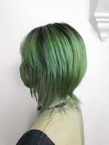 オブヘアーギンザ(Of HAIR GINZA) 緑髪ルーツカラー×ウルフカット