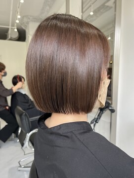 ヨロ 上野(YOLO) ハイライトカラーミルクティーベージュケアブリーチボブ