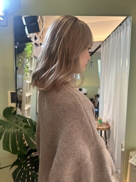 ワッツユアヘアストーリー(What’s your hair story) ミルクティーベージュ/ブロンドヘア/ハイトーンカラー/ブリーチ