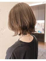 小顔イメチェン、ブルーグレージュカラーくびれレイヤーボブ