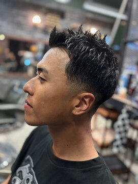 フォーコーナーズカットショップスリーセント 栄(FourCornersCutShop 3/cent) フェードショート