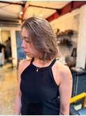 人気のアッシュカラーとレイヤーボブで作る海外トレンドスタイル