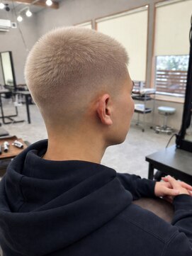 ロルド シェリ(Rold Cheri) ホワイトカラー/スキンフェード/メンズハイトーン