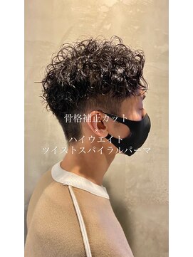 ソウス(SOURCE) アップバングショートツイストスパイラルパーマ【佐藤和弥】