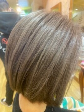 ヘアーフェロー HAIR fellow アッシュグレーなナチュラルボブ