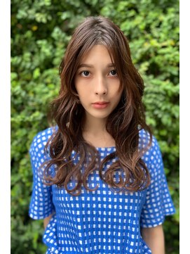 クーエフー(coo et fuu) 10代20代30代40代 センターパートのロングにデジタルパーマ　藤