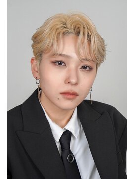 オーシャントーキョーオーバー 渋谷(OCEAN TOKYO OVER) 波巻き束感ショートツーブロックマッシュアップバングコンマヘア