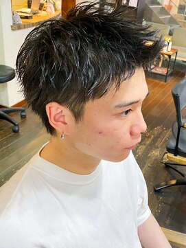ヘアークリエイ トポライトウィロー 烏丸(Hair Create Polite willow) 20代30代40代メンズアップバング清潔感爽やかビジカジ