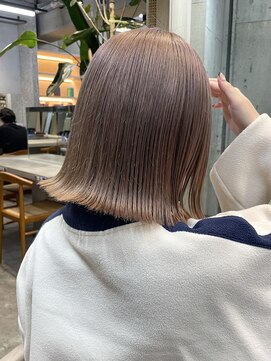 サンク 原宿 表参道(cinq) ミルクティーベージュカラー切りっぱなしボブ外ハネボブ韓国