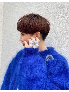 顔周り レイヤーオリーブグレージュハンサムショート 前髪なし
