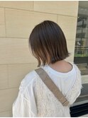 切りっぱなしボブ ミルクティーベージュ 白髪ぼかし