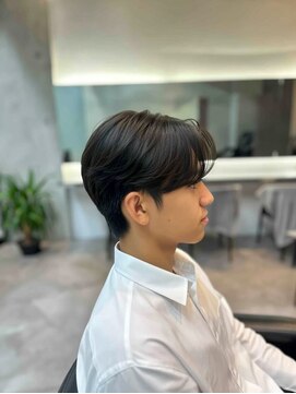 クーラアオヤマ(Cura Aoyama) センターパート/毛流れパーマ/毛流れ縮毛矯正/メンズカット