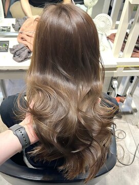 ディーエックス スリー(Dxxxx III) ブラウンベージュカラー 顔周りカット 韓国