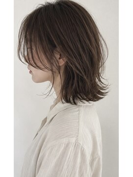 ヘアー＆メイク ルナルナ 明和店　HAIR＆MAKE LUNA LUNA 軽やかに動くレイヤーミディで、抜け感のある大人ヘア