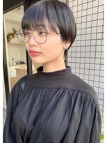 ギフト(GIFT)&nbsp;【GIFT】ワンサイドショート 耳かけ 黒髪 グレイアッシュ