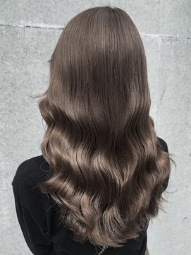 アフロート ディル(AFLOAT D'L) アフロート恵里　耳かけ　ウェーブパーマ　フォギーベージュ