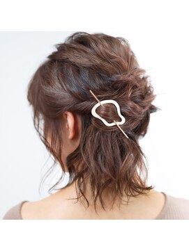 ミル(1001 mille) 短めヘアのルーズで可愛いハーフアップ【1001mille】