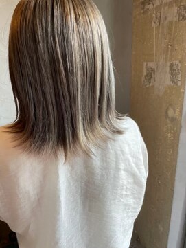 シー 岡崎(,SHE) 斜めバング/グレージュカラー/シルキーベージュ/東岡崎