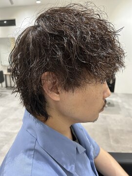 ヒュイル バイ ニアウ(Hwyl by Niau) メンズマッシュウルフ波巻スパイラルパーマニュアンスパーマ眉毛