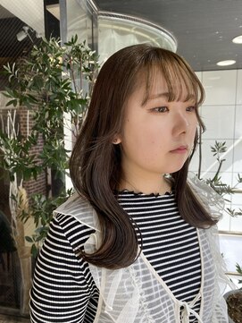 ヘアーアンドメイク ビス(HAIR&MAKE bis) 赤みのないオリーブカラー【中西思実】