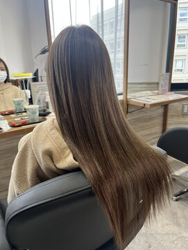 リーオオサカ(Lee Osaka) ベージュカラー×東芽生