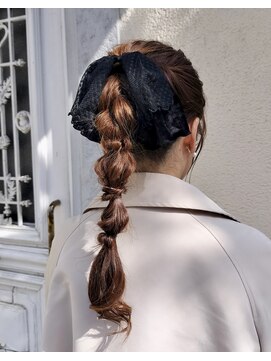 スミ(SUMI) 編みおろしポニーアレンジ