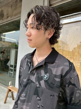 イン(in.) スパイラル/メンズパーマ/ハイライト